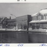 Académie Saint-Germain d'Outremont, 36-46 chemin Bellingham. Sur la photo, datant de 1963 : le bâtiment d'origine construit en 1936, son annexe construite en 1957, et une résidence occupée de 1962 à 1974 par les Clercs de Saint-Viateur (C.S.V.) et détruite en 1975. (Archives des C.S.V.)